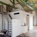 Metzlr House
