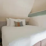 Metzlr House Hotel