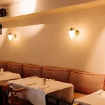 Hotel Metzlr House 4*