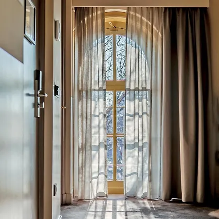 Metzlr House Hotel 4*