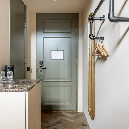 Hotel Metzlr House 4*