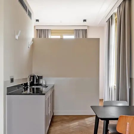 Hotel Metzlr House