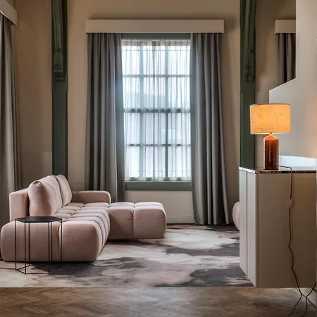 Metzlr House מלון 4*