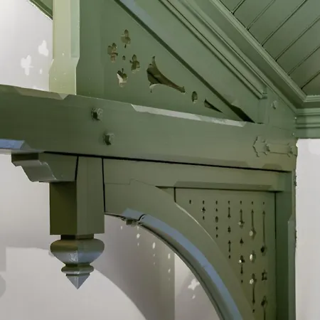 Metzlr House فندق
