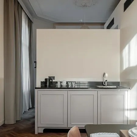 Hotel Metzlr House
